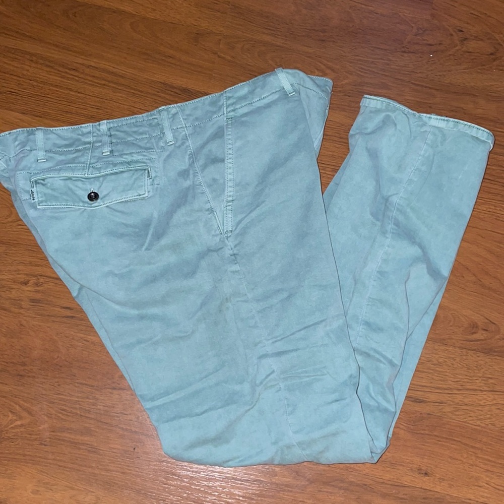 Levi’s light green chino’s size 40/32